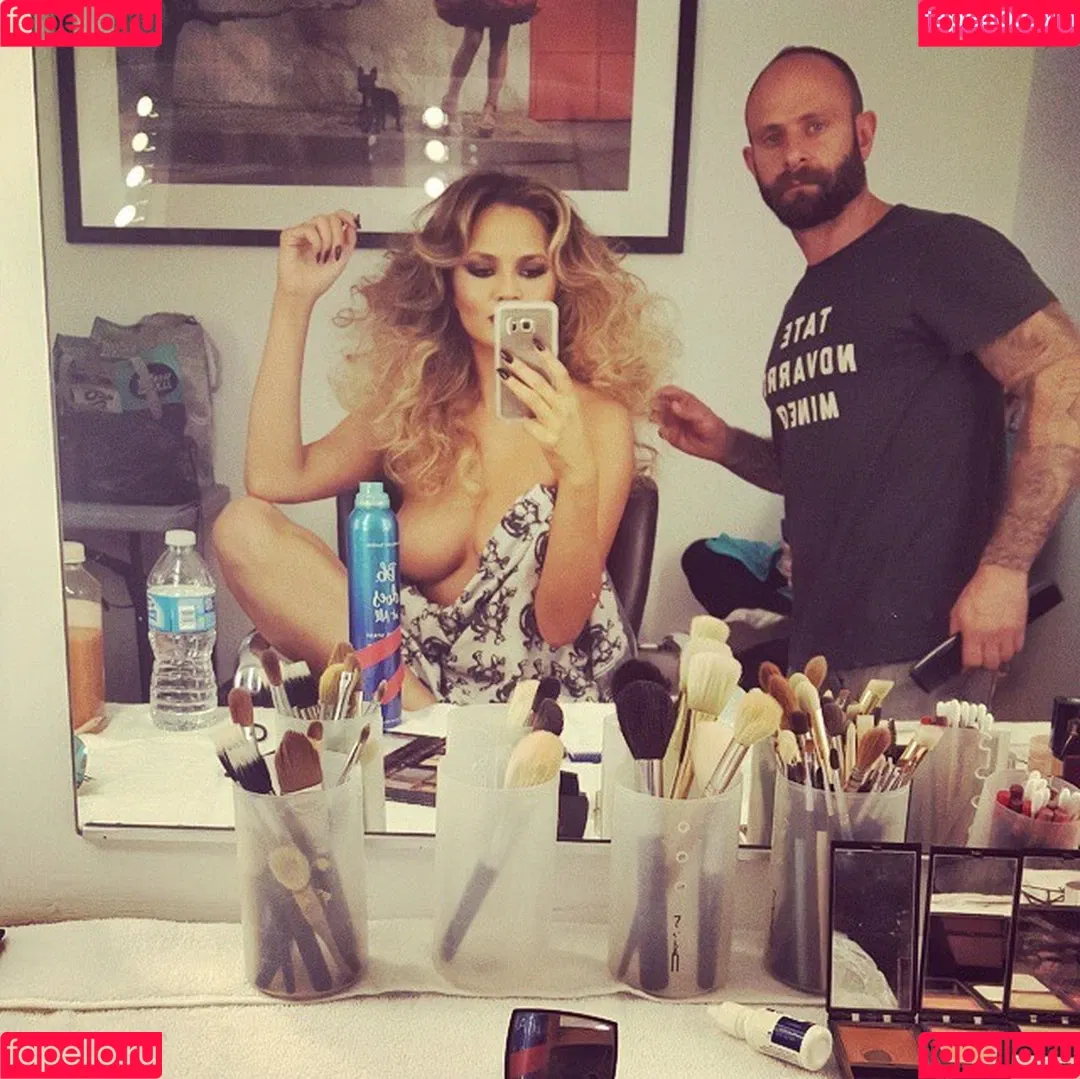 Chrissy Teigen / ChrissyTeigen Onlyfans Photo Gallery 
