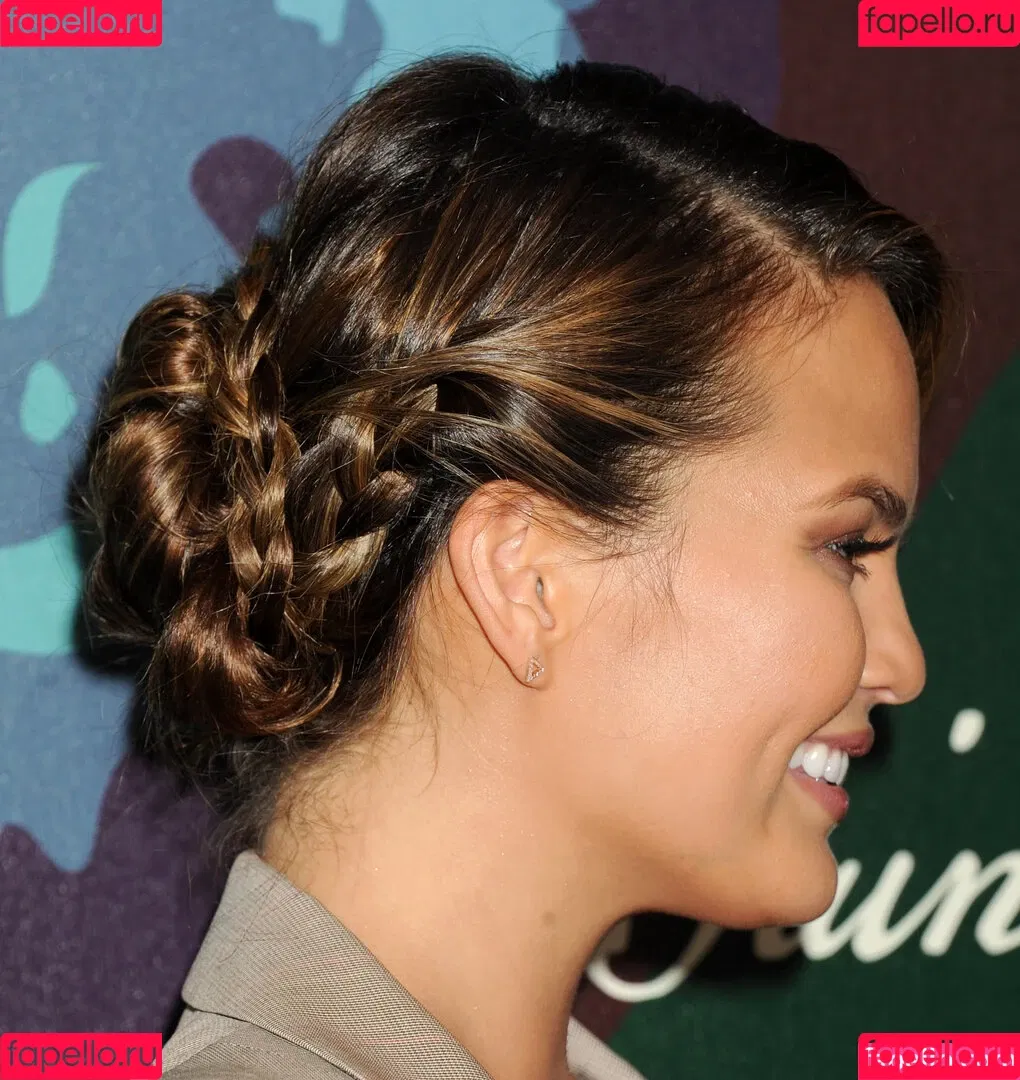 Chrissy Teigen / ChrissyTeigen Onlyfans Photo Gallery 