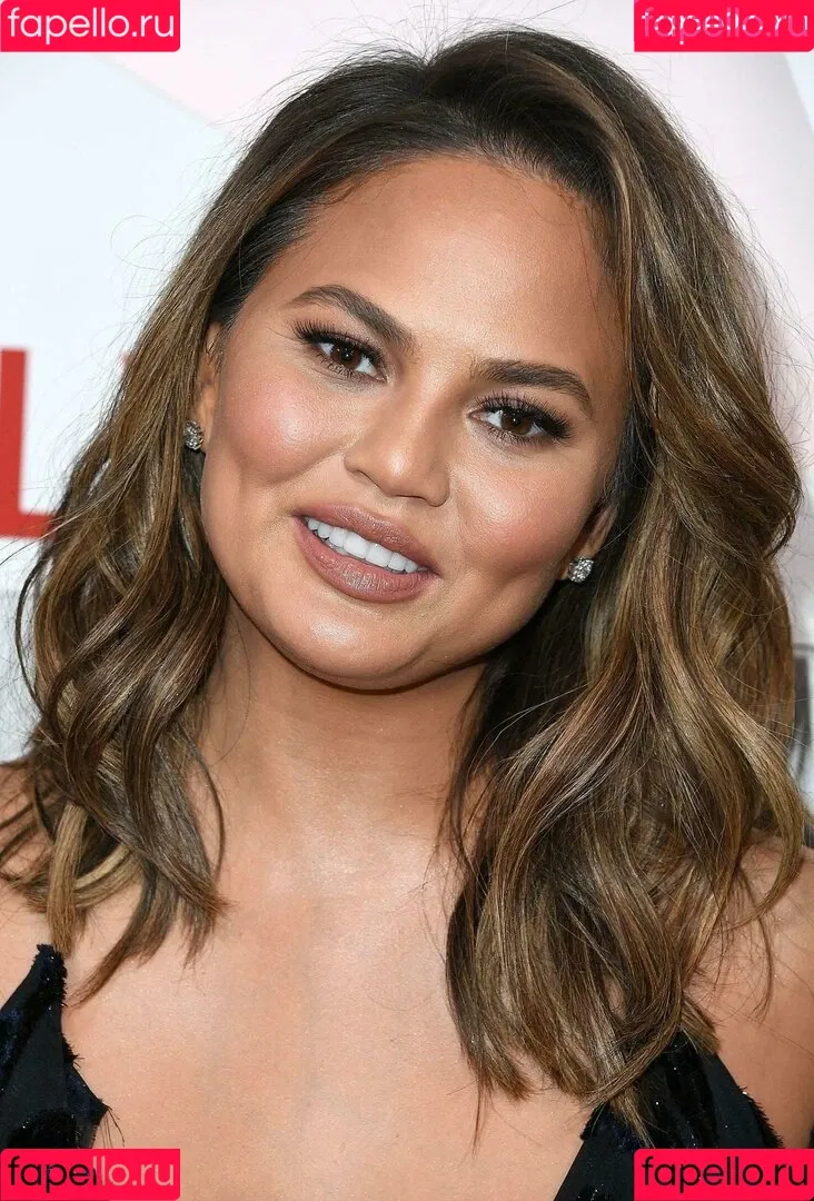 Chrissy Teigen / ChrissyTeigen Onlyfans Photo Gallery 