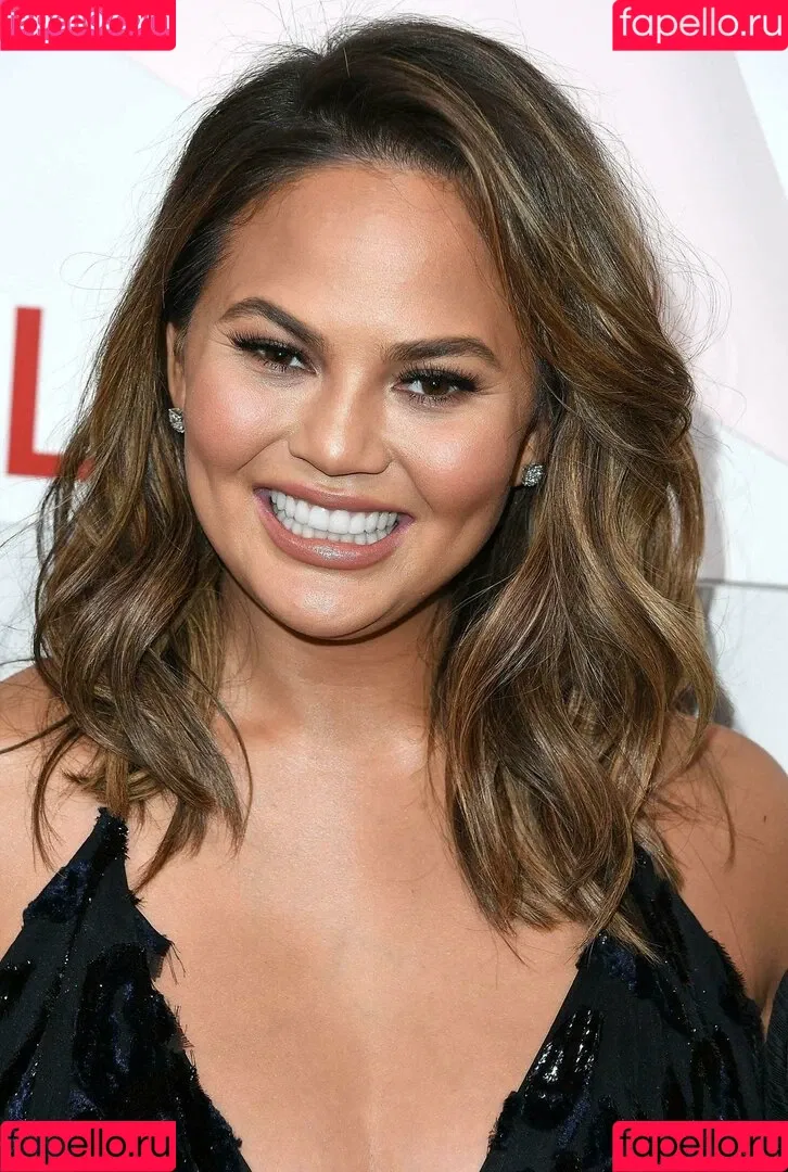 Chrissy Teigen / ChrissyTeigen Onlyfans Photo Gallery 