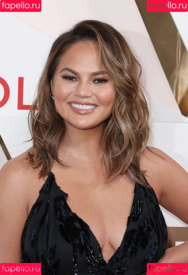 Chrissy Teigen / ChrissyTeigen Onlyfans Photo Gallery 