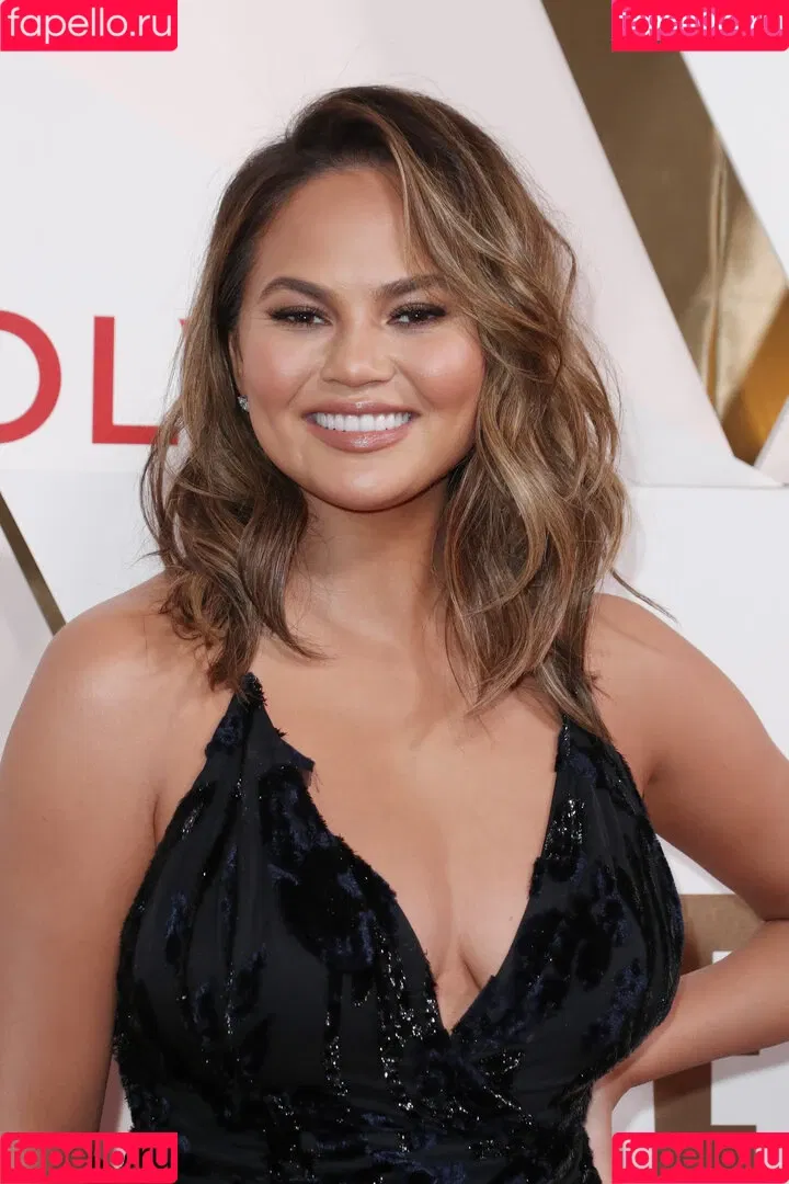 Chrissy Teigen / ChrissyTeigen Onlyfans Photo Gallery 