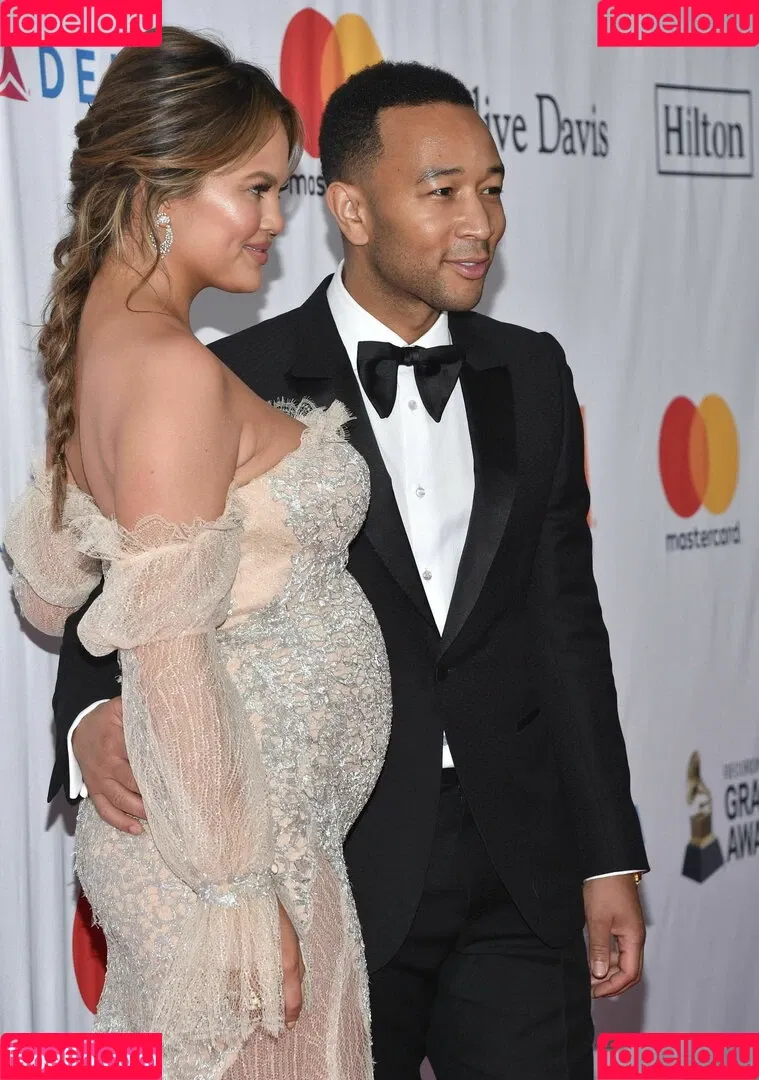 Chrissy Teigen / ChrissyTeigen Onlyfans Photo Gallery 