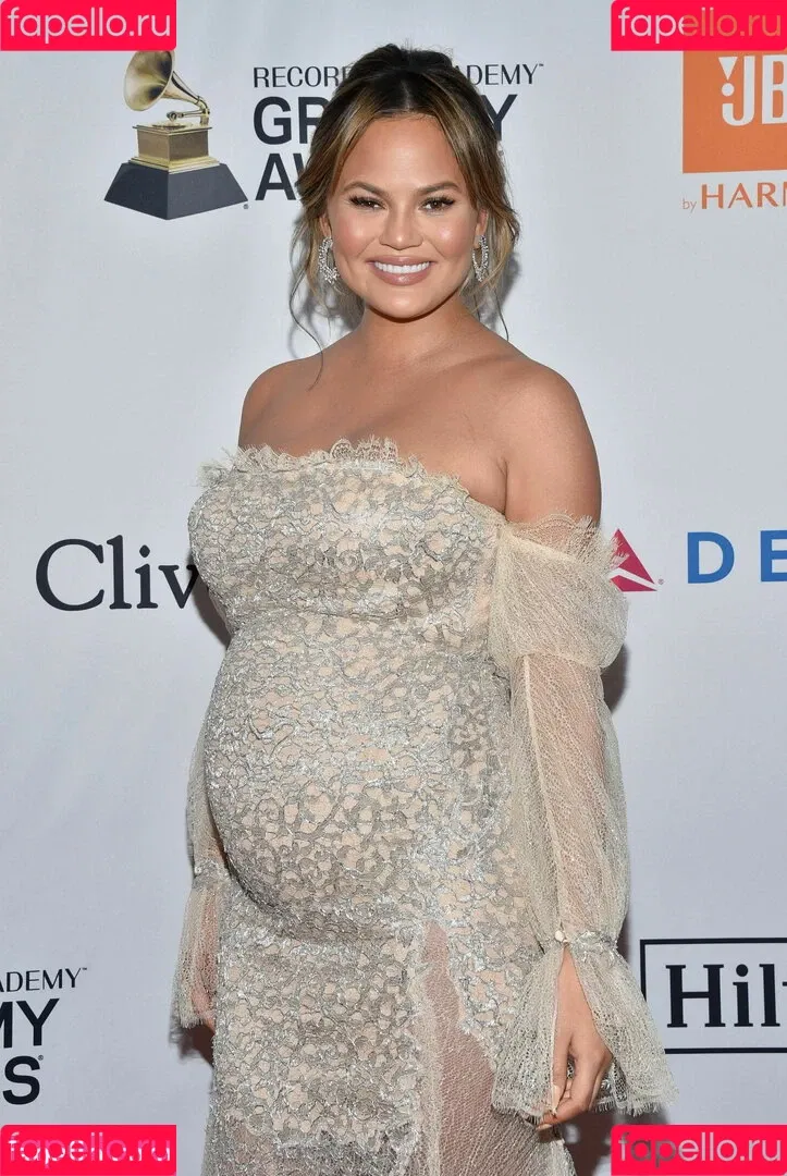 Chrissy Teigen / ChrissyTeigen Onlyfans Photo Gallery 