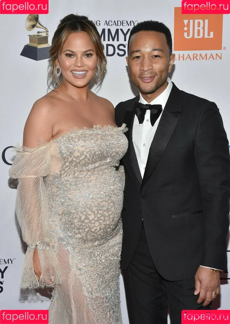 Chrissy Teigen / ChrissyTeigen Onlyfans Photo Gallery 