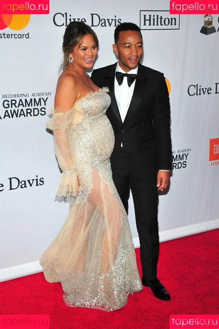 Chrissy Teigen / ChrissyTeigen Onlyfans Photo Gallery 
