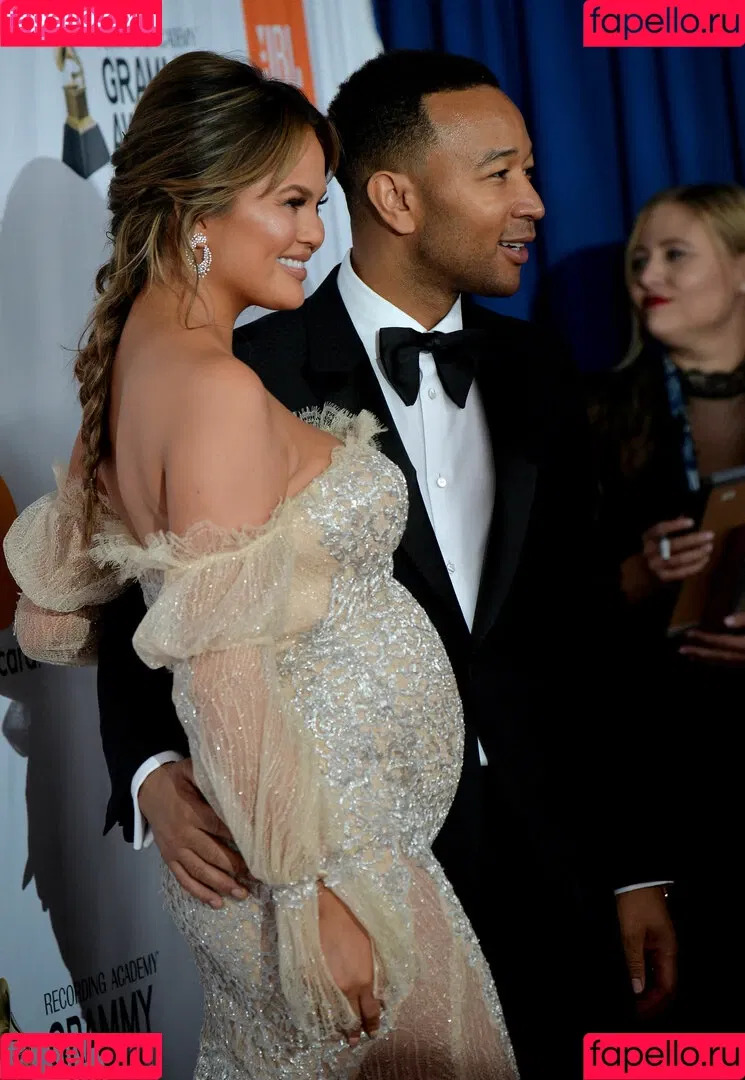 Chrissy Teigen / ChrissyTeigen Onlyfans Photo Gallery 