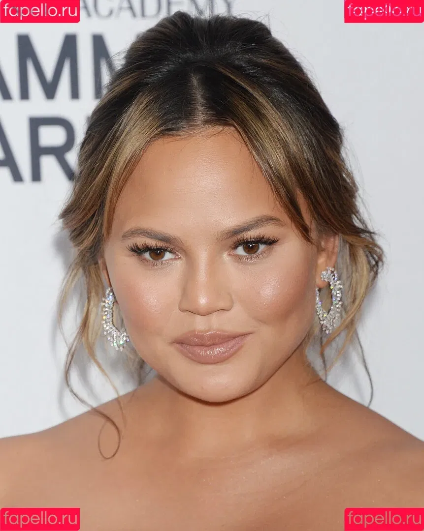Chrissy Teigen / ChrissyTeigen Onlyfans Photo Gallery 