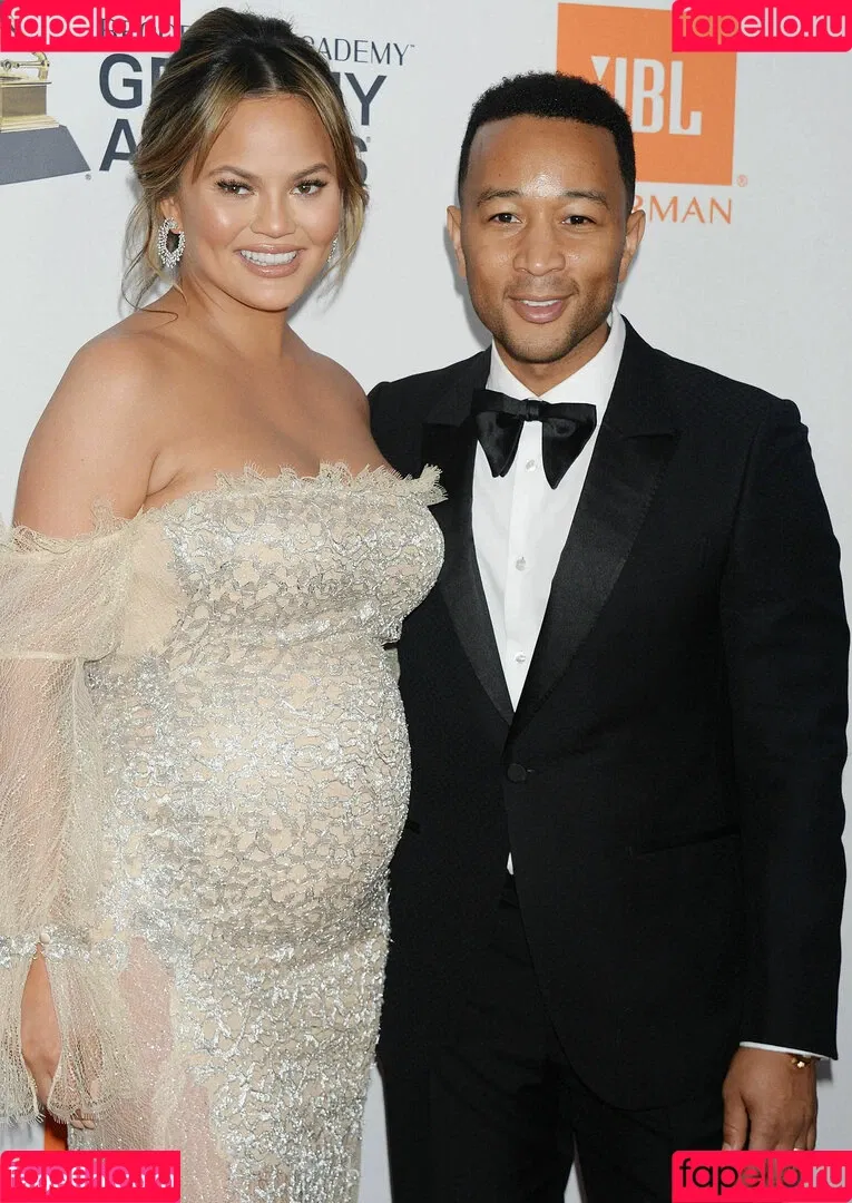 Chrissy Teigen / ChrissyTeigen Onlyfans Photo Gallery 