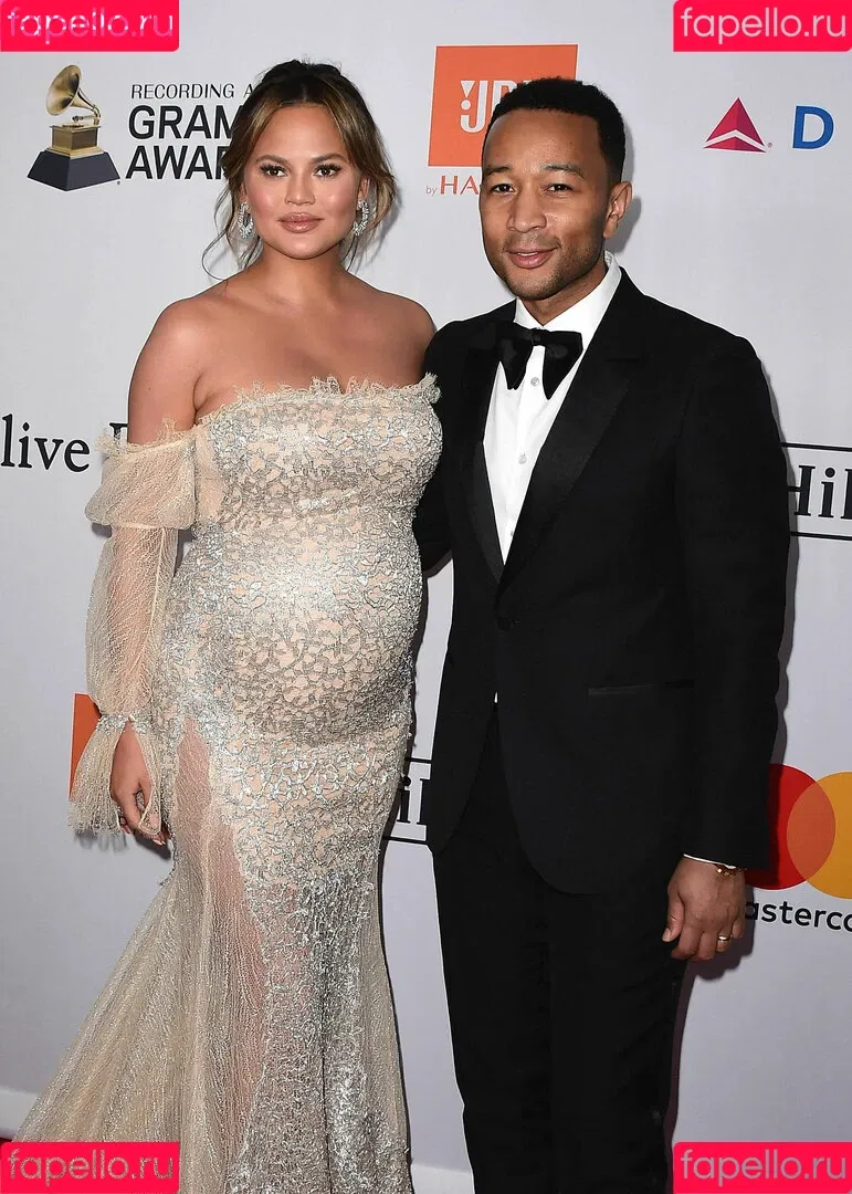 Chrissy Teigen / ChrissyTeigen Onlyfans Photo Gallery 