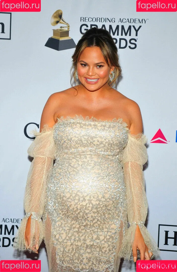 Chrissy Teigen / ChrissyTeigen Onlyfans Photo Gallery 