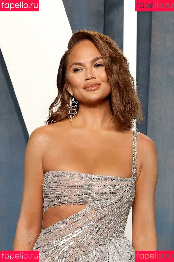 Chrissy Teigen / ChrissyTeigen Onlyfans Photo Gallery 