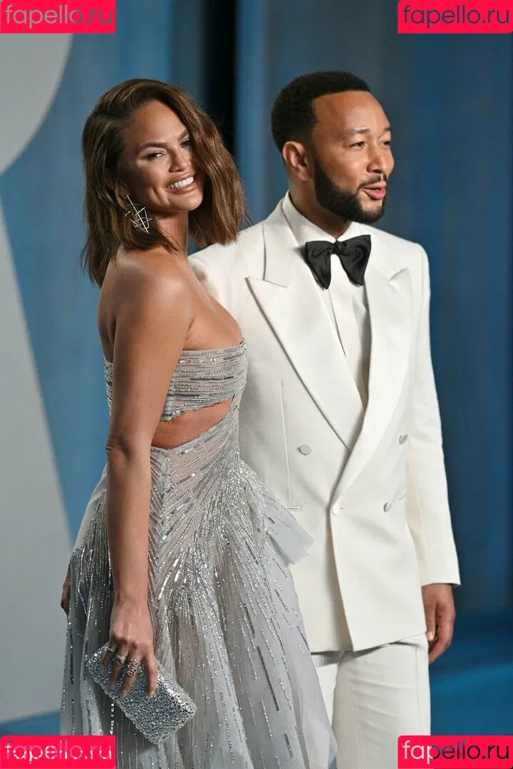 Chrissy Teigen / ChrissyTeigen Onlyfans Photo Gallery 