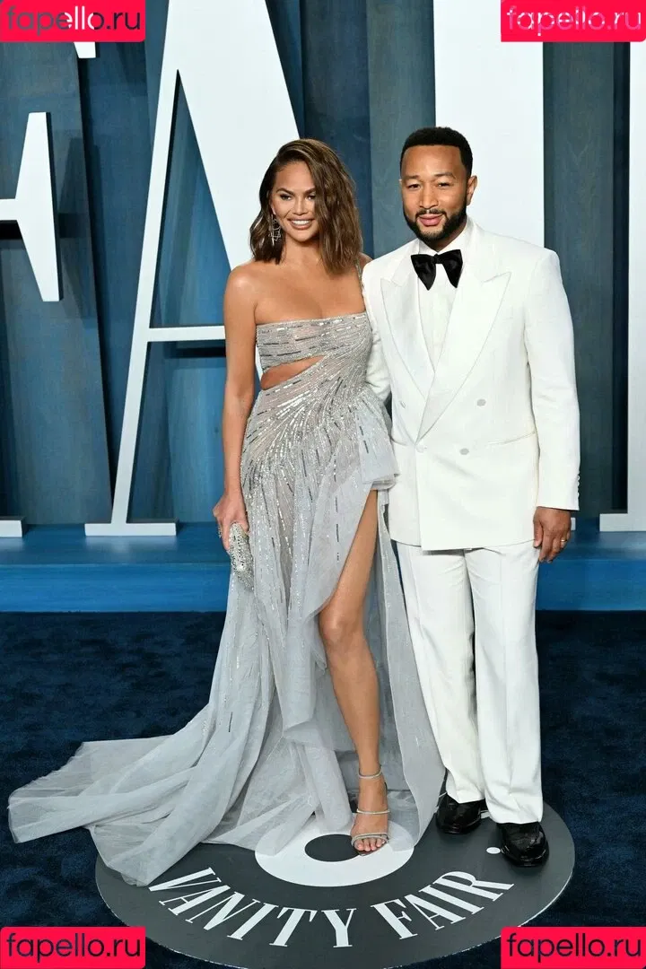 Chrissy Teigen / ChrissyTeigen Onlyfans Photo Gallery 