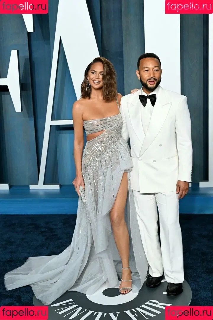 Chrissy Teigen / ChrissyTeigen Onlyfans Photo Gallery 