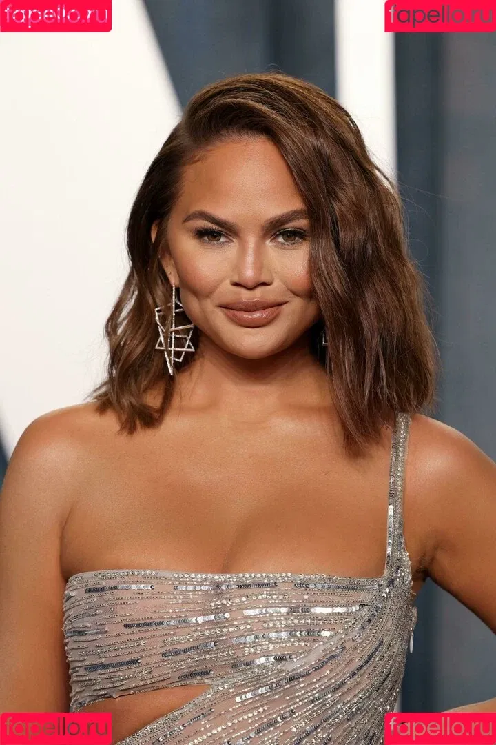 Chrissy Teigen / ChrissyTeigen Onlyfans Photo Gallery 