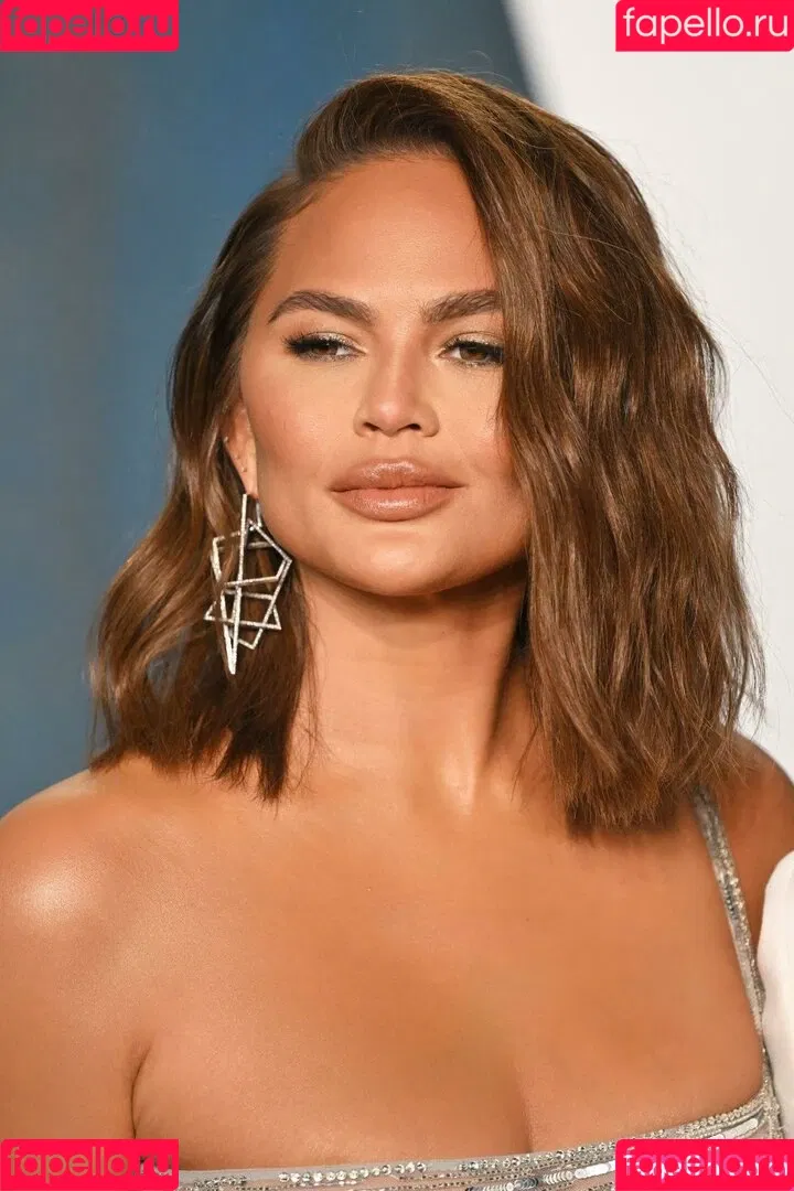 Chrissy Teigen / ChrissyTeigen Onlyfans Photo Gallery 