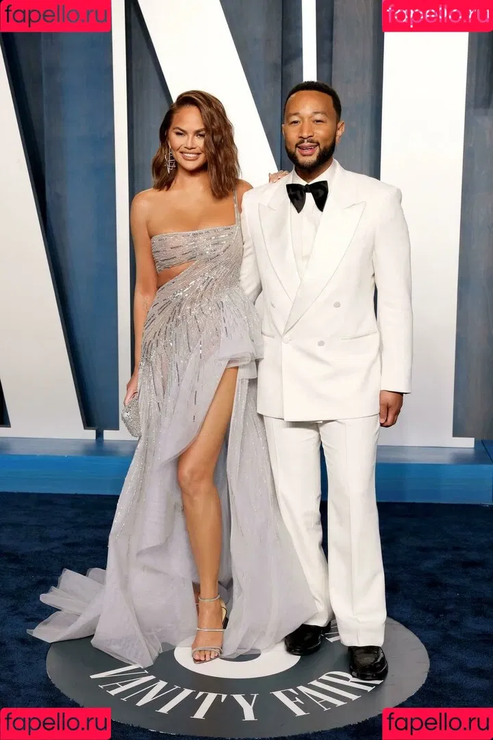 Chrissy Teigen / ChrissyTeigen Onlyfans Photo Gallery 