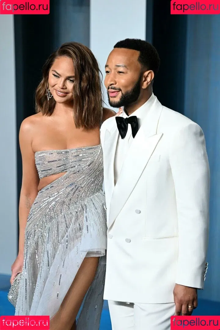 Chrissy Teigen / ChrissyTeigen Onlyfans Photo Gallery 