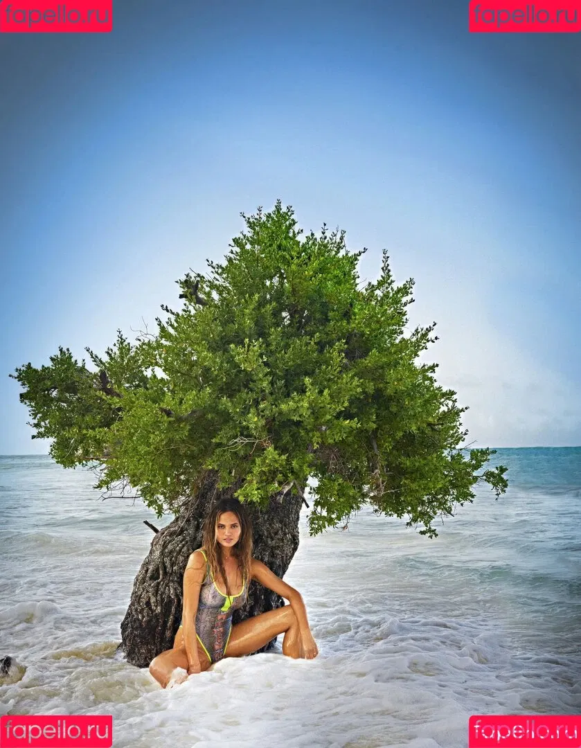 Chrissy Teigen / ChrissyTeigen Onlyfans Photo Gallery 
