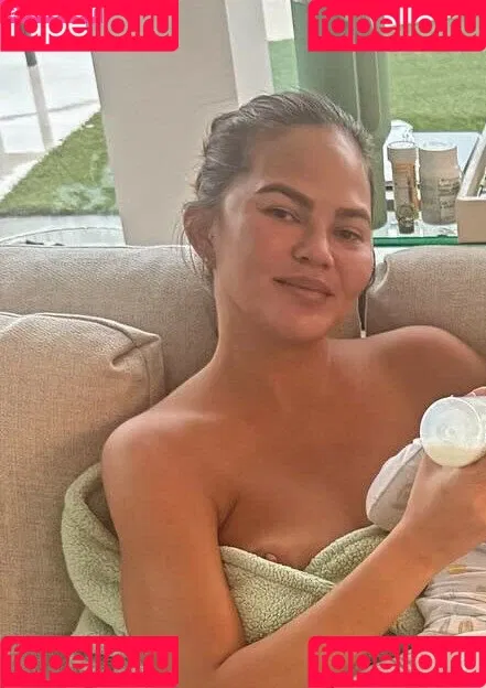 Chrissy Teigen / ChrissyTeigen Onlyfans Photo Gallery 