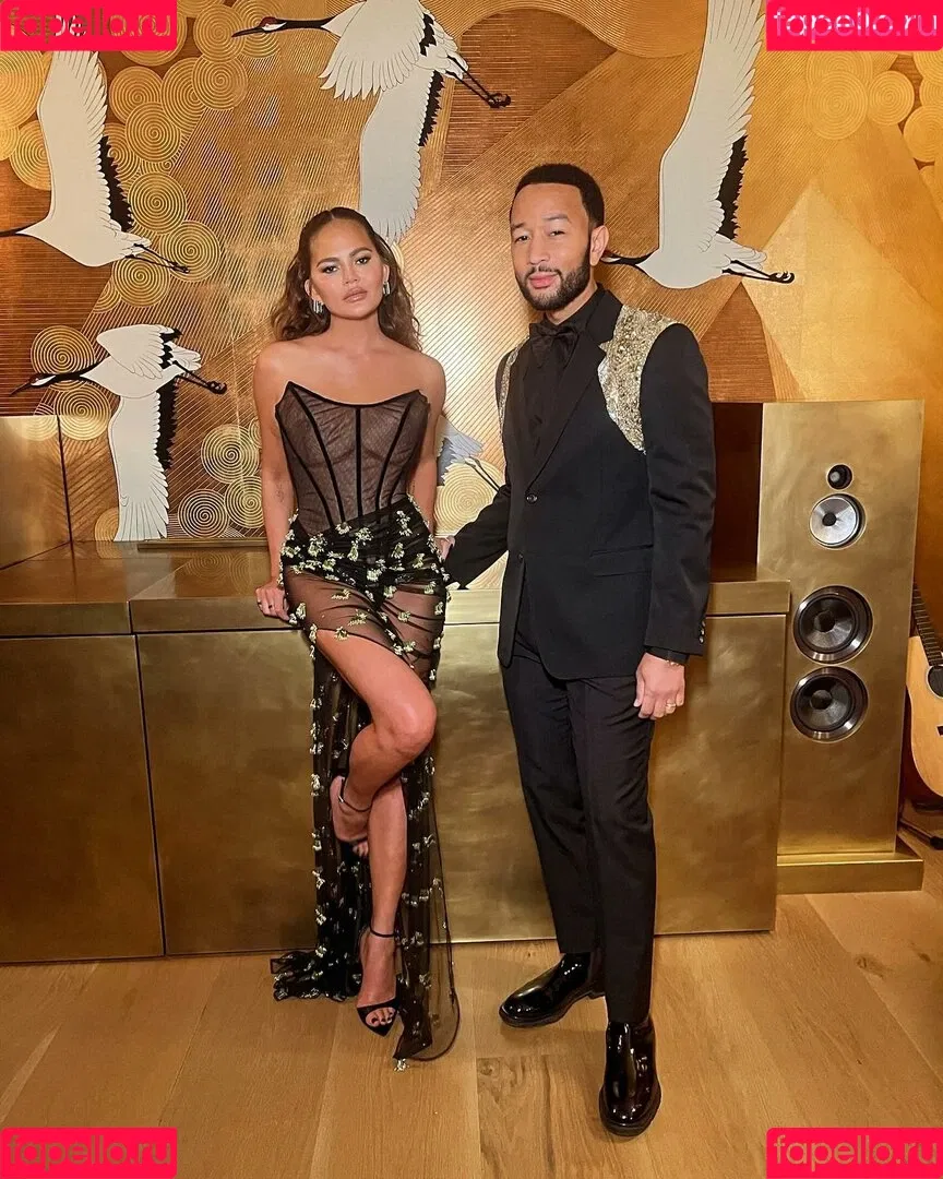 Chrissy Teigen / ChrissyTeigen Onlyfans Photo Gallery 