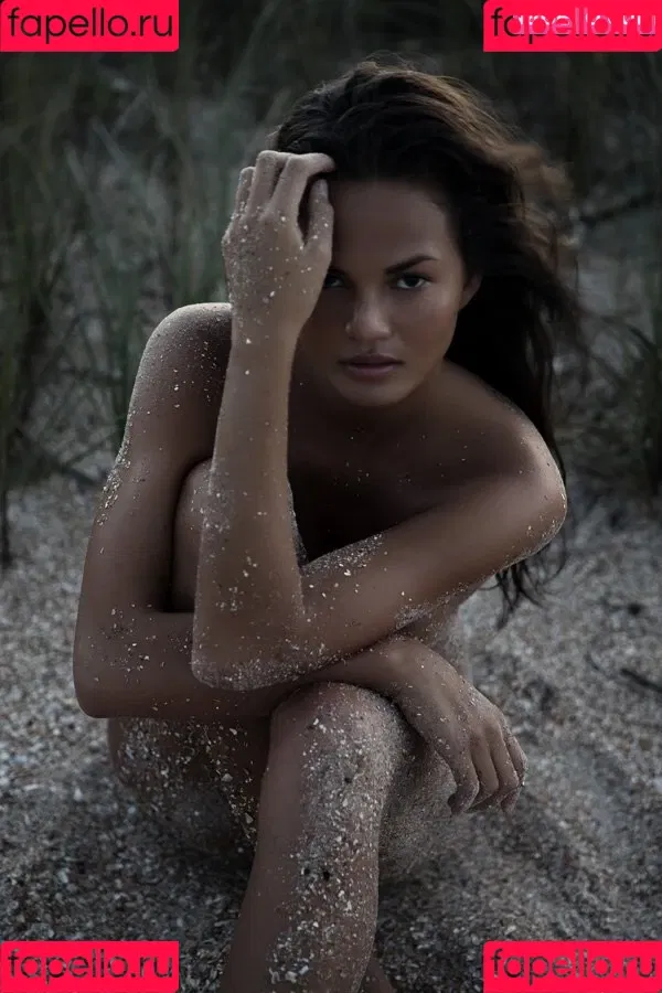 Chrissy Teigen / ChrissyTeigen Onlyfans Photo Gallery 
