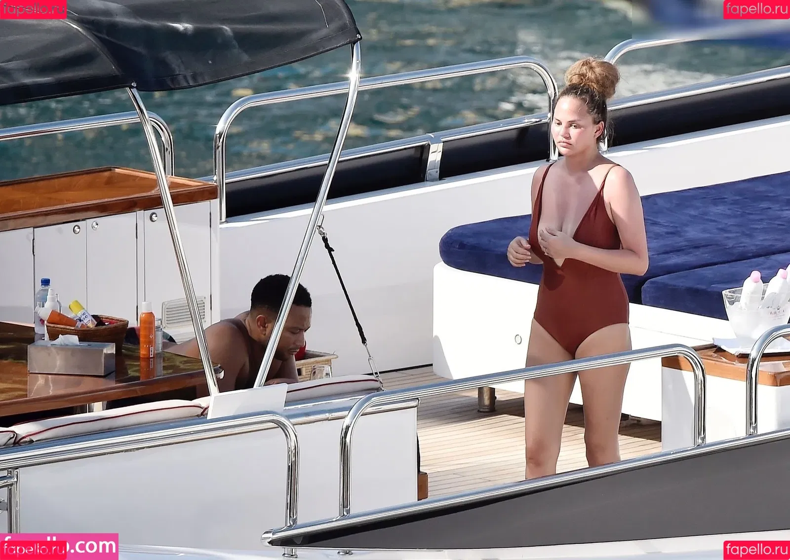Chrissy Teigen / ChrissyTeigen Onlyfans Photo Gallery 