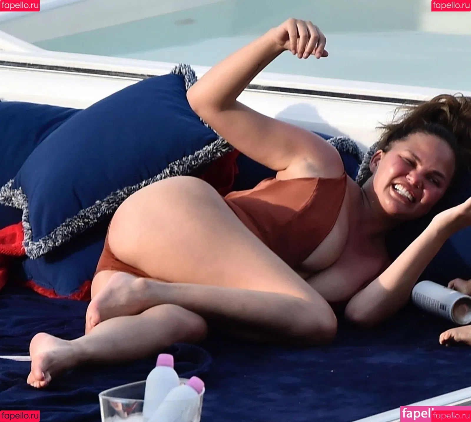Chrissy Teigen / ChrissyTeigen Onlyfans Photo Gallery 