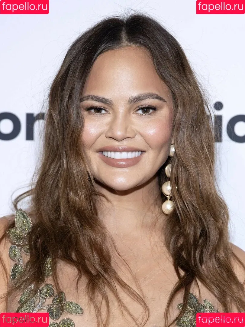 Chrissy Teigen / ChrissyTeigen Onlyfans Photo Gallery 