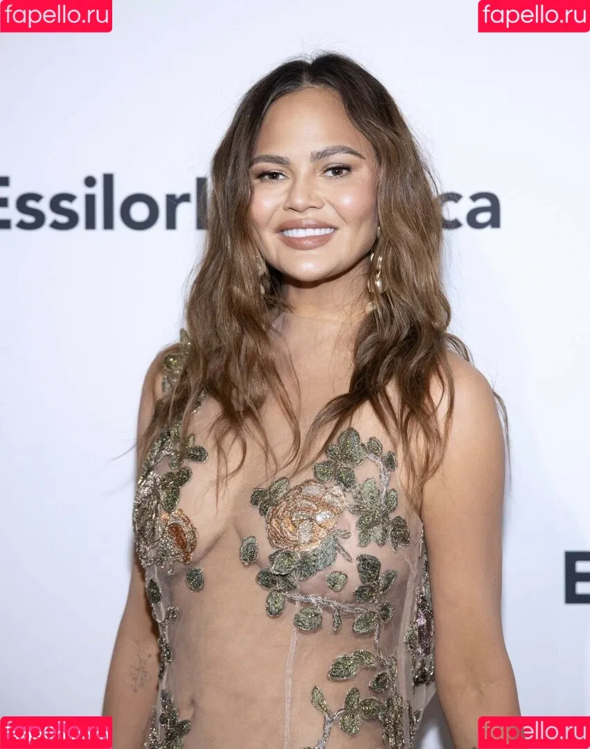 Chrissy Teigen / ChrissyTeigen Onlyfans Photo Gallery 
