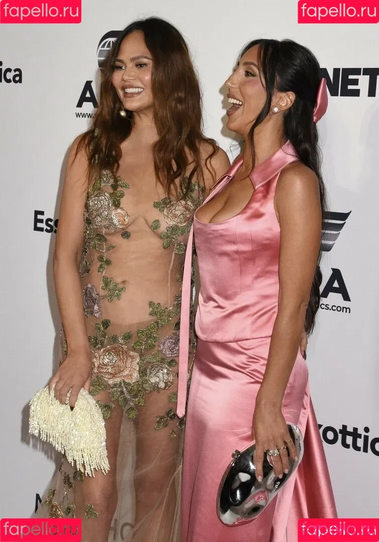 Chrissy Teigen / ChrissyTeigen Onlyfans Photo Gallery 