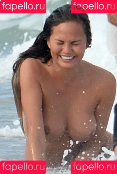 Chrissy Teigen / ChrissyTeigen Onlyfans Photo Gallery 