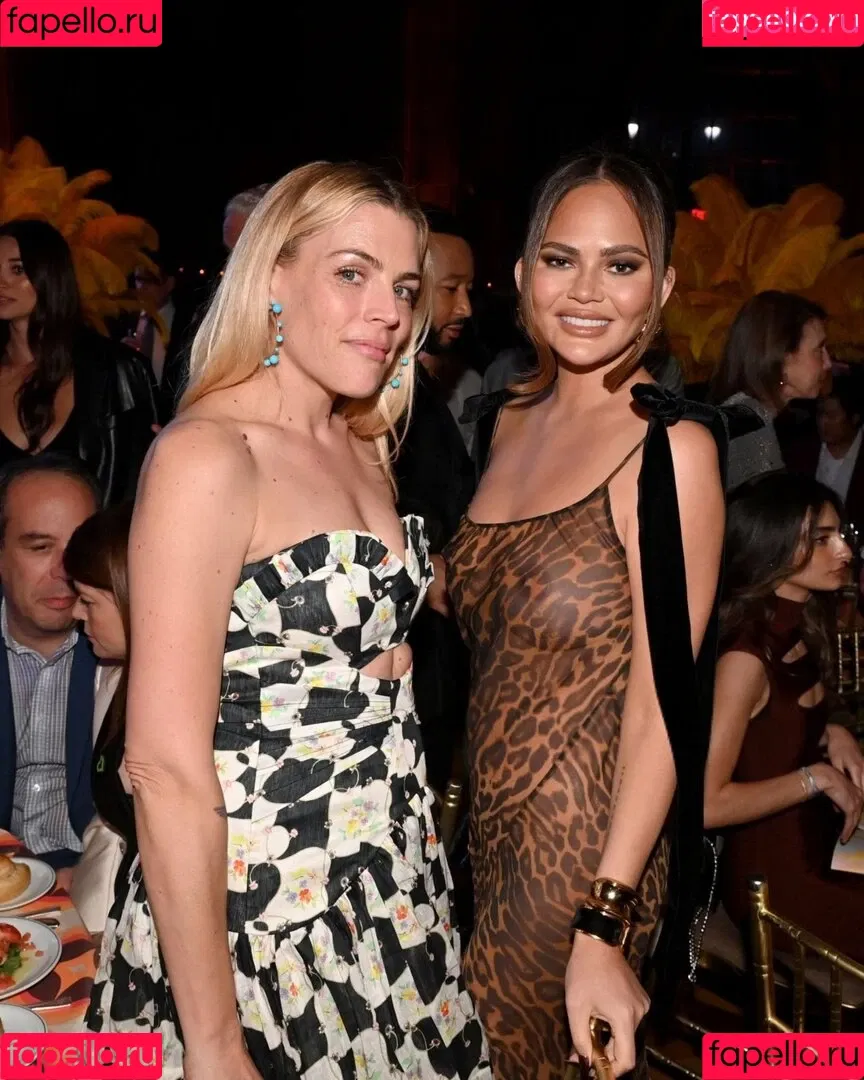 Chrissy Teigen / ChrissyTeigen Onlyfans Photo Gallery 