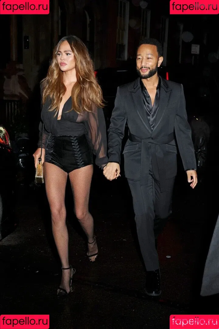 Chrissy Teigen / ChrissyTeigen Onlyfans Photo Gallery 