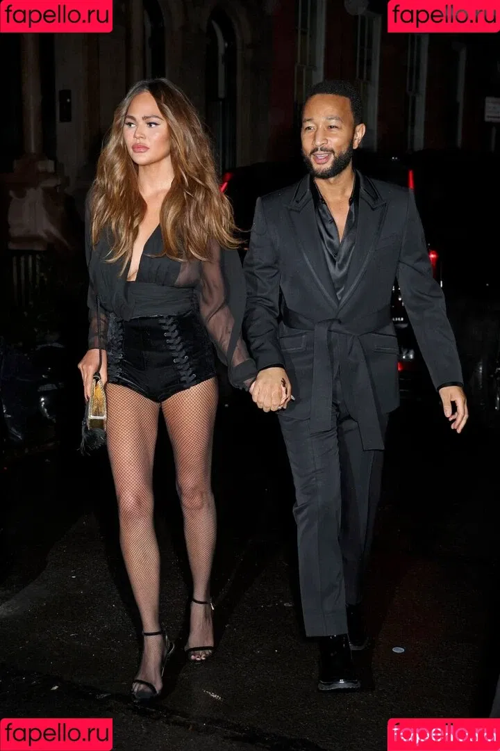 Chrissy Teigen / ChrissyTeigen Onlyfans Photo Gallery 