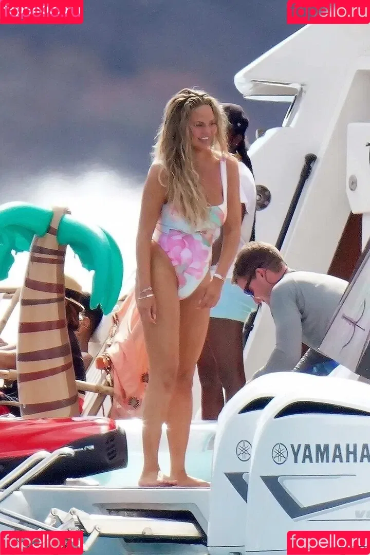 Chrissy Teigen / ChrissyTeigen Onlyfans Photo Gallery 
