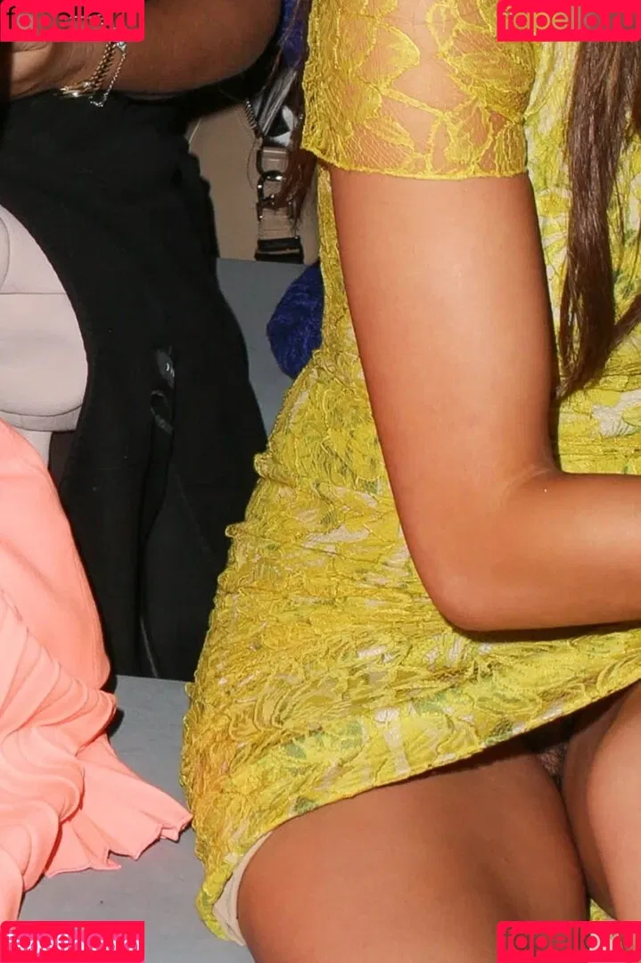 Chrissy Teigen / ChrissyTeigen Onlyfans Photo Gallery 