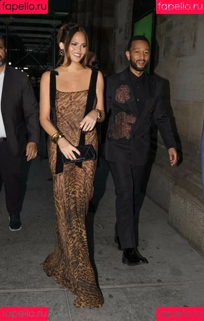 Chrissy Teigen / ChrissyTeigen Onlyfans Photo Gallery 