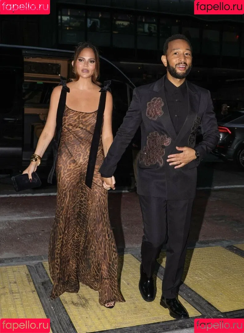 Chrissy Teigen / ChrissyTeigen Onlyfans Photo Gallery 
