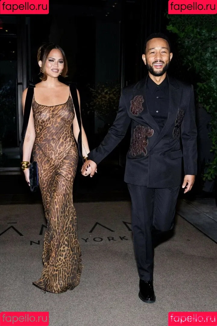 Chrissy Teigen / ChrissyTeigen Onlyfans Photo Gallery 