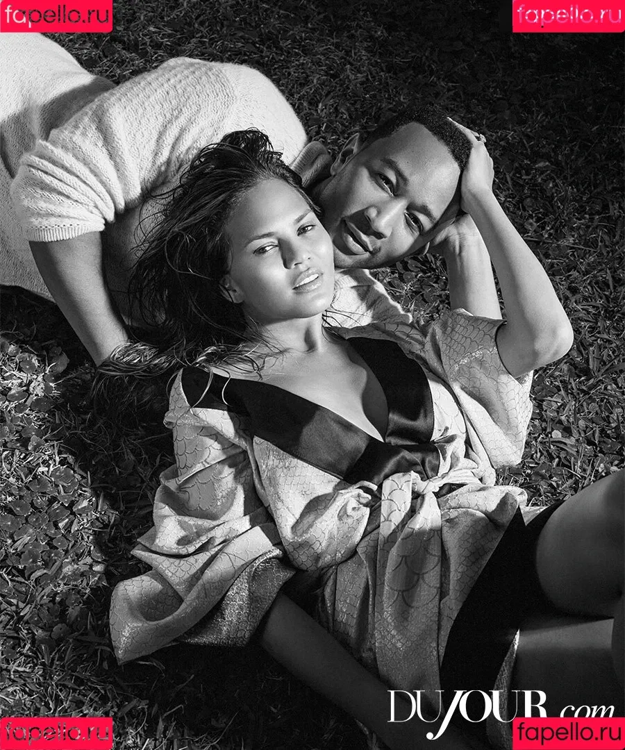 Chrissy Teigen / ChrissyTeigen Onlyfans Photo Gallery 