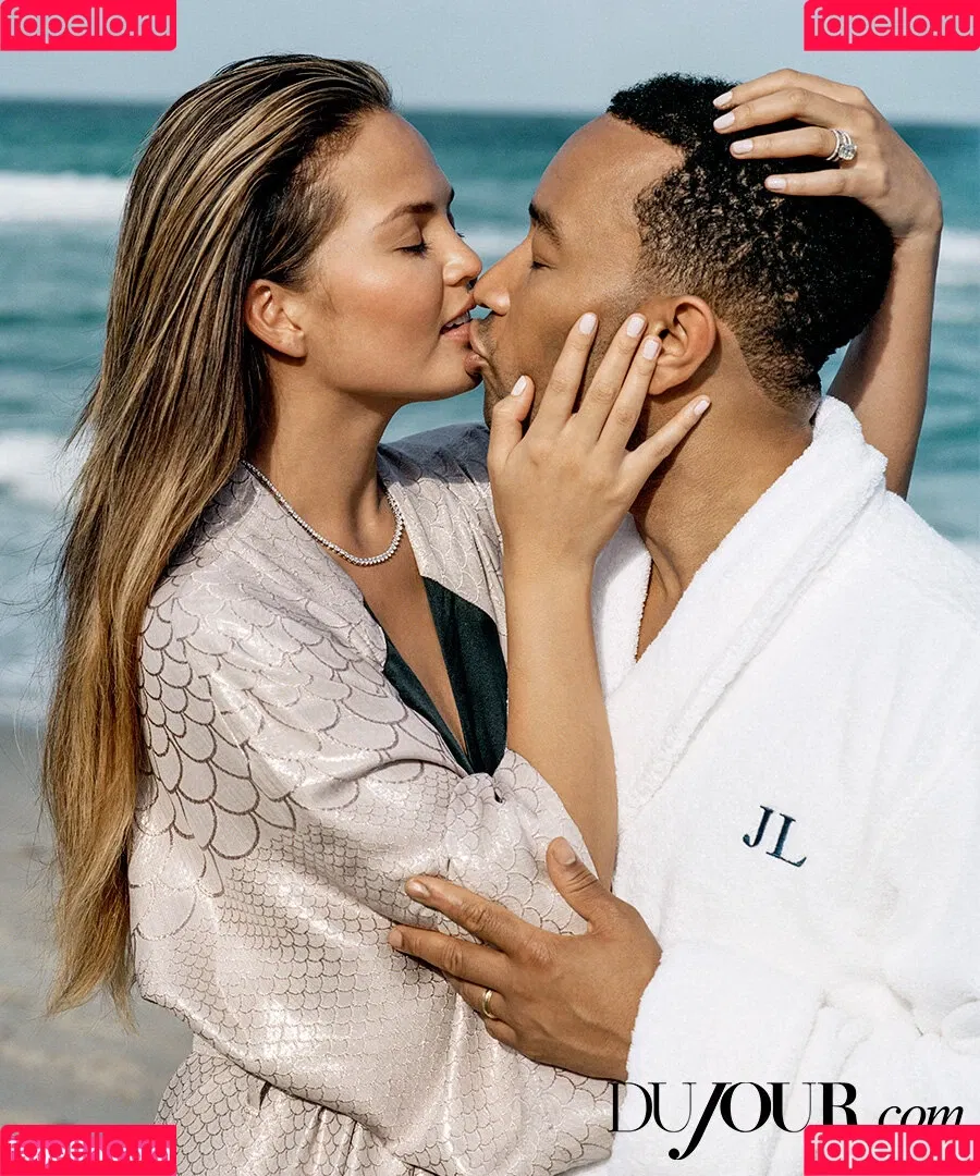 Chrissy Teigen / ChrissyTeigen Onlyfans Photo Gallery 