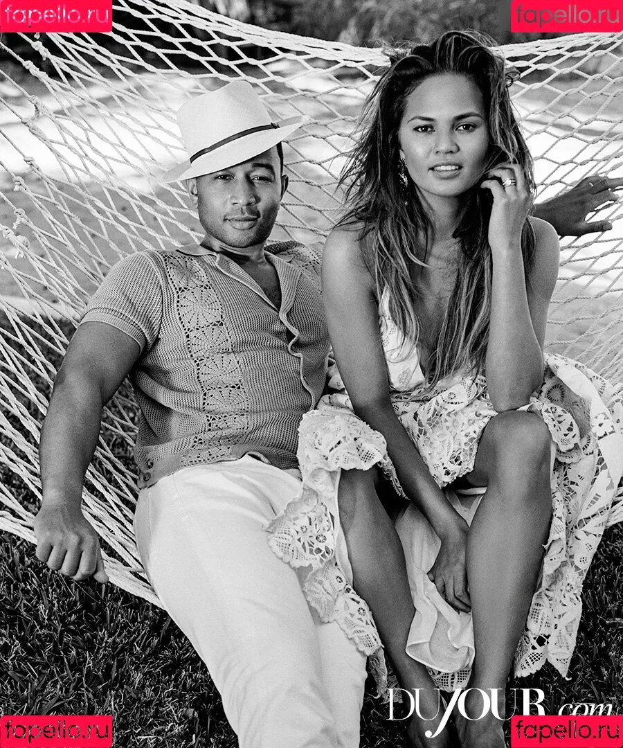Chrissy Teigen / ChrissyTeigen Onlyfans Photo Gallery 