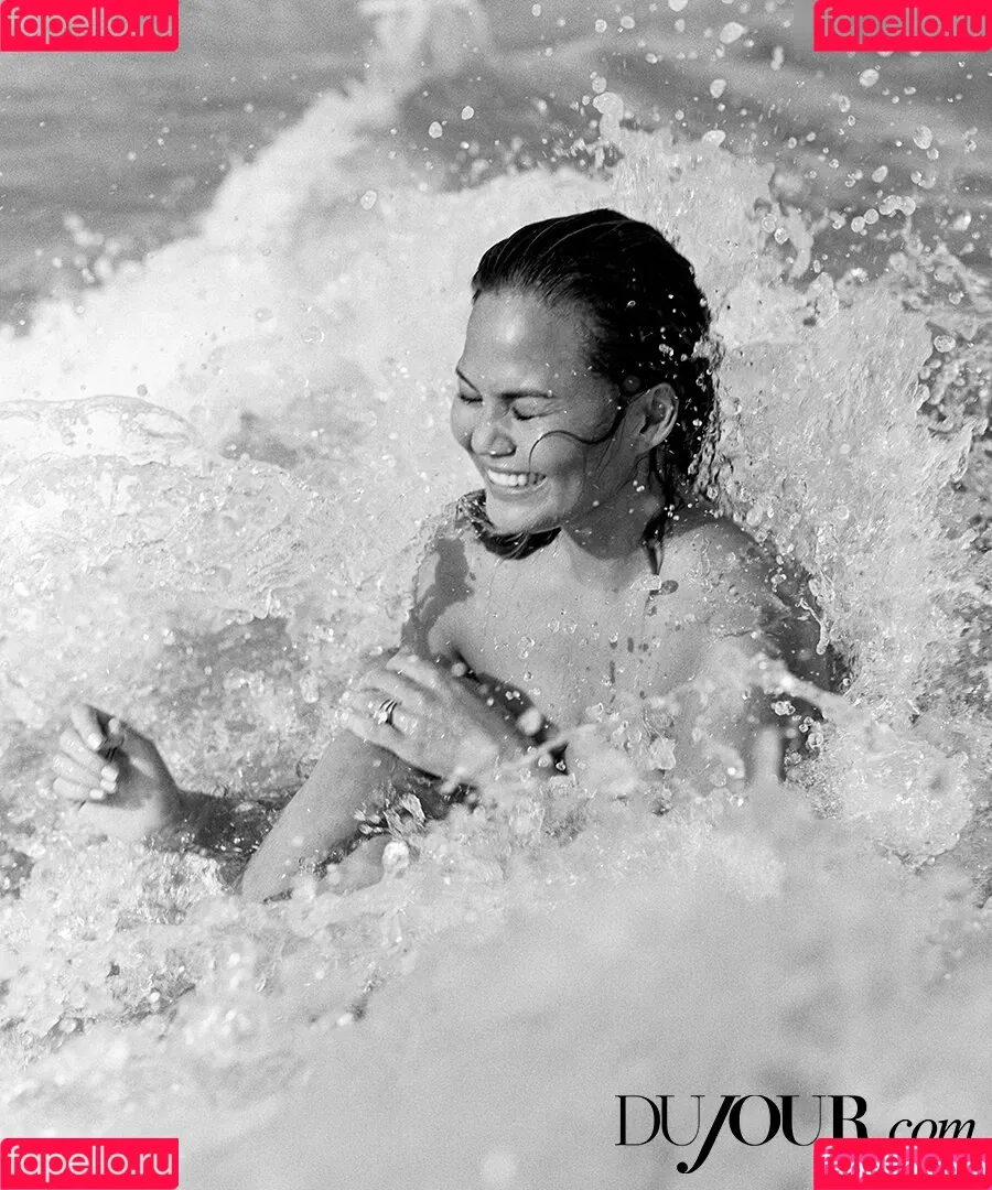 Chrissy Teigen / ChrissyTeigen Onlyfans Photo Gallery 