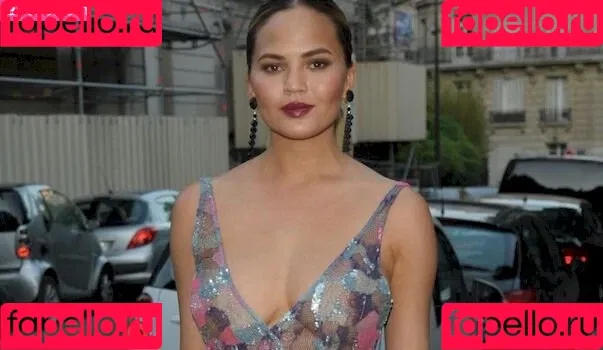Chrissy Teigen / ChrissyTeigen Onlyfans Photo Gallery 