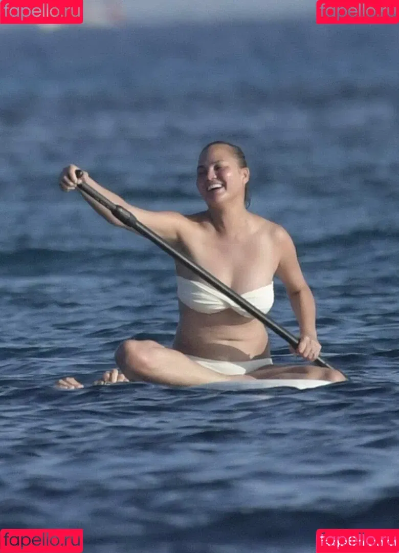 Chrissy Teigen / ChrissyTeigen Onlyfans Photo Gallery 