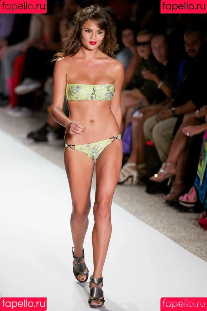 Chrissy Teigen / ChrissyTeigen Onlyfans Photo Gallery 