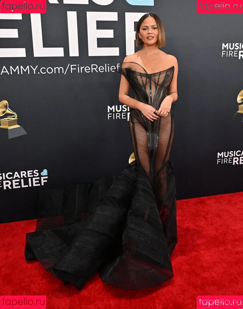 Chrissy Teigen / ChrissyTeigen Onlyfans Photo Gallery 