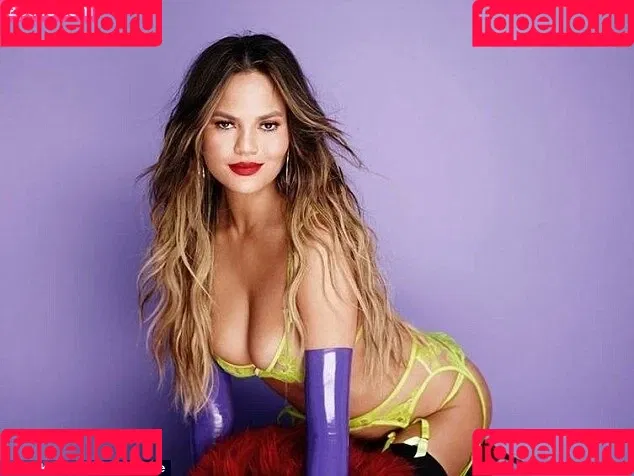 Chrissy Teigen / ChrissyTeigen Onlyfans Photo Gallery 